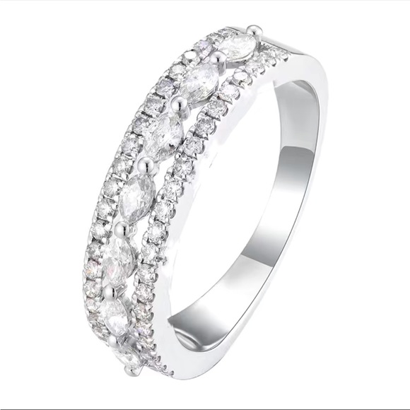 New Women’s 925 Silver Diamond Ring - Picture 6 of 8